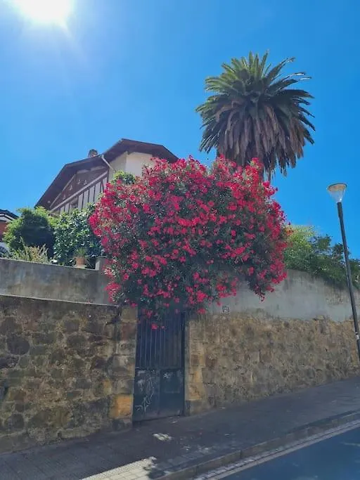La Casita Verde. Metro Cerca Del Casco Viejo Bilbao Spagna