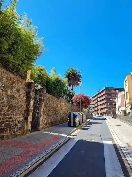 La Casita Verde. Metro Cerca Del Casco Viejo Bilbao 0*,  Spagna